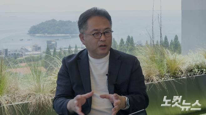 서울대 인구정책연구센터 이상림 책임연구원이 최근 여수에서 전남CBS와 인터뷰를 진행하며 지방 인구 구조 변화와 동부권 대응 전략에 대해 설명하고 있다. 전남CBS