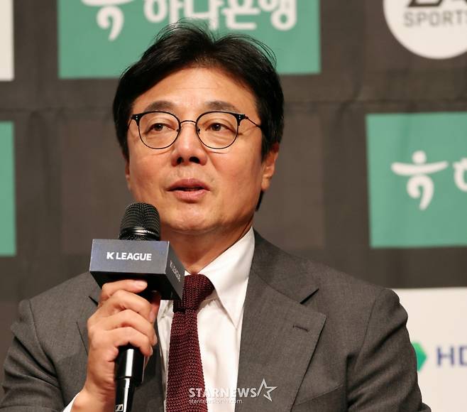 대전 황선홍 감독이 22일 상암누리꿈스퀘어에서 열린 하나은행 K리그1 2025 파이널라운드 미디어데이에서 출전 소감을 밝히고 있다. /사진=강영조 선임기자