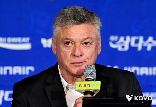 인터뷰하는 헤난 달 조토 대한항공 감독 [한국배구연맹 제공. 재판매 및 DB 금지]