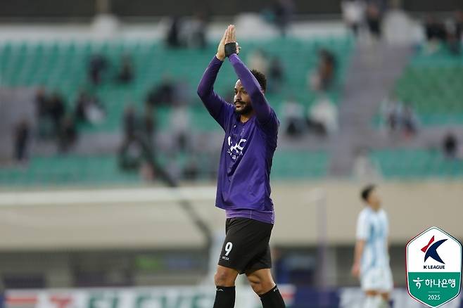 FC안양이 1일 열린 하나은행 K리그1 2025 35라운드에서 울산HD를 3-1로 제압했다. (한국프로축구연맹 제공)