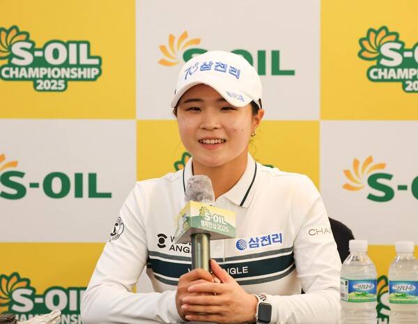 2025년 한국여자프로골프(KLPGA) 투어 에쓰오일(S-OIL) 챔피언십에 출전한 고지원 프로가 2라운드 경기 후 인터뷰하는 모습이다. 사진제공=KLPGA (사진을 무단으로 사용하지 마십시오.)