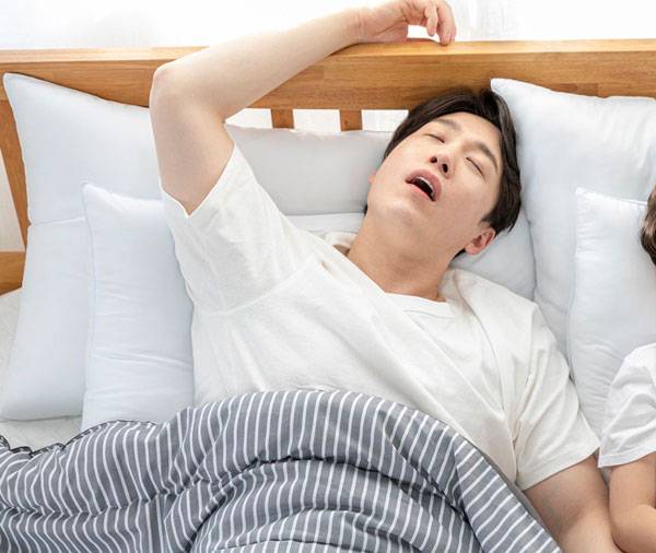 수면무호흡이 반복되면 수면의 질이 떨어지고 산소 공급이 감소해, 낮 동안 피로감이나 집중력 저하로 이어질 수 있다./사진=클립아트코리아