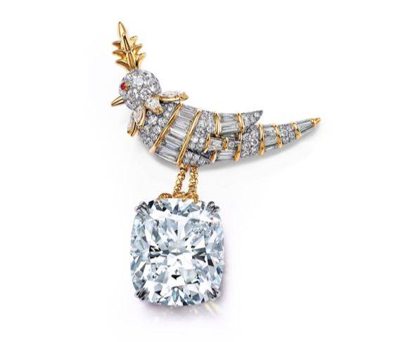 거대한 바위(다이아몬드) 위에 앉아 있는 새의 모습을 그려낸 '버드 온 어 락' 작품. 사진 티파니