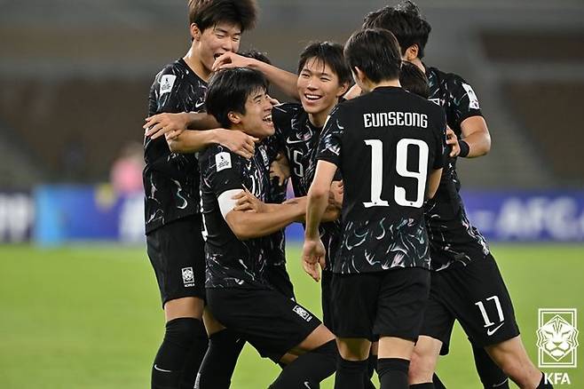 [서울=뉴시스] 백기태 감독이 이끄는 한국 17세 이하(U-17) 남자 축구대표팀. (사진=대한축구협회 제공) *재판매 및 DB 금지