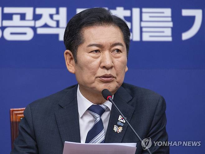 APEC 성공적 개최 관련 발언하는 정청래 대표 (서울=연합뉴스) 황광모 기자 = 더불어민주당 정청래 대표가 31일 국회에서 열린 더불어민주당 최고위원회의에서 한미정상회담 성과와 APEC 성공적 개최 관련 발언하고 있다. 2025.10.31 hkmpooh@yna.co.kr