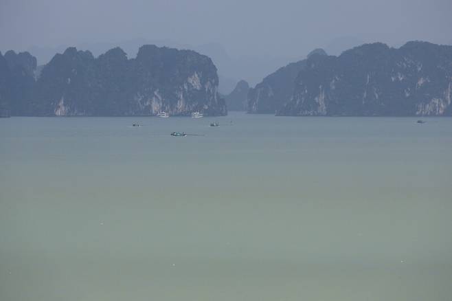 지난달 24일(현지시각) 하롱베이 풍경. 김영원 기자
