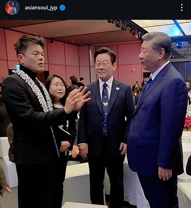 시진핑 중국 국가주석과 박진영 대중문화교류위원회 공동위원장이 1일 대화를 나누고 있다. 박진영 인스타그램