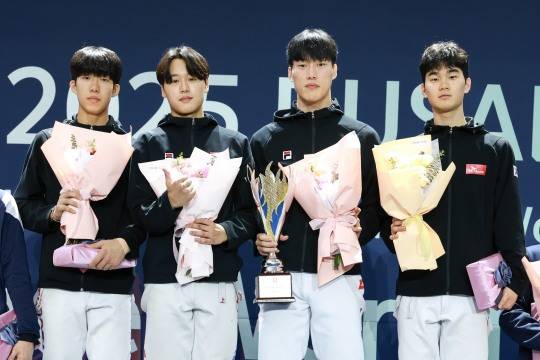 단체전 금메달 획득한 이영웅(왼쪽부터), 이희성, 원태영, 임성민. 사진[연합뉴스]