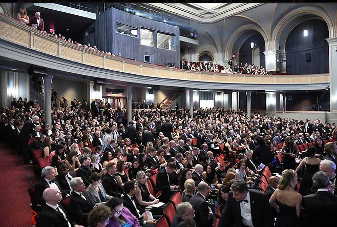 지난달 30일 미국 뉴욕 자연사박물관에서 열린 프리 갈리앵 어워드에서 참관객들이 수상자 발표를 기다리고 있다. 갈리앵재단