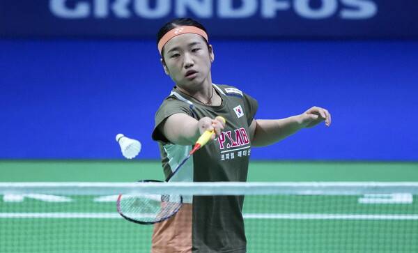 Ahn Se-young in action on the badminton court.