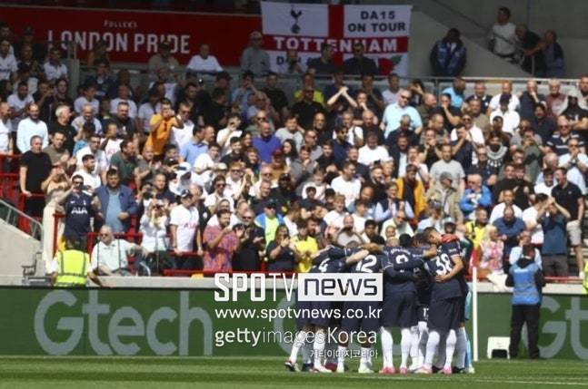 ▲ 토트넘 선수단과 감독의 신뢰가 무너졌다. 축구계에서 감독과 선수단 사이가 틀어지는 것은 종종 있는 일이다. 다만 프랭크 감독은 부임 5개월 만에 선수들에게 무시를 당하는 장면이 나오면서 충격을 주고 있다.