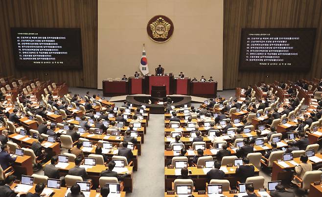 여야를 가리지 않고 괴담을 쏟아내고 있다.[사진｜뉴시스]