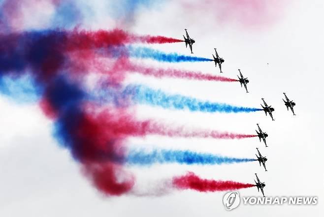 블랙이글스 비행 모습 [연합뉴스 자료사진. 재판매 및 DB 금지]