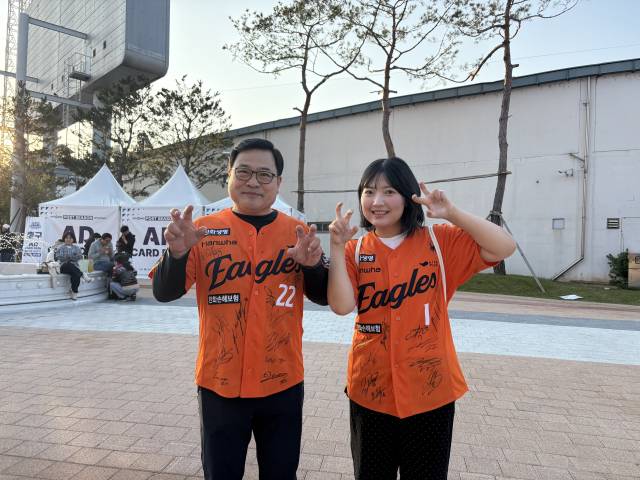 아버지 김일영(59) 씨와 야구장을 방문한 김소라(31) 씨. 사진=김세영 기자