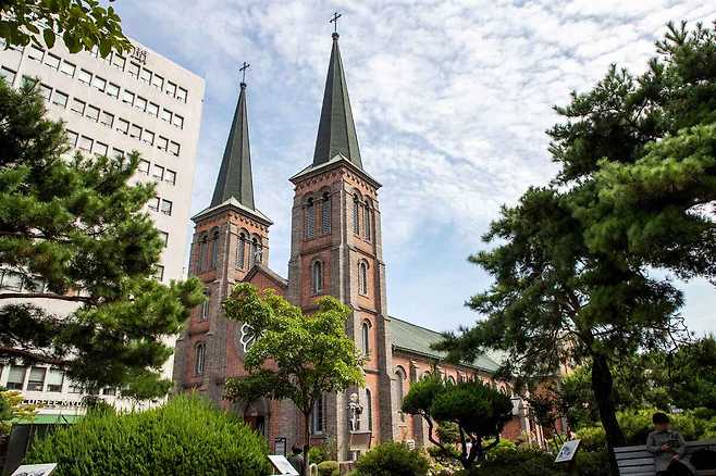국내 세번째로 세워진 서양식 성당인 계산성당의 웅장한 모습. /한국관광공사 제공