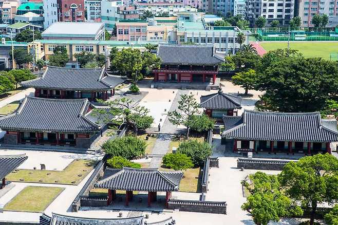 조선시대 무과를 치르던 관청인 관덕정. /한국관광공사 제공