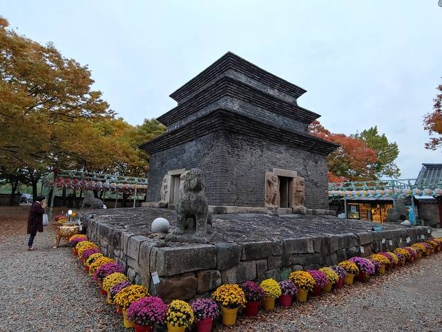 원효대사가 주석했던 분황사의 국보 모전석탑.