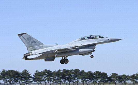 한국 공군 제38전투비행전대 소속 KF-16 전투기가 이륙하고 있는 모습. (사진=뉴스1)