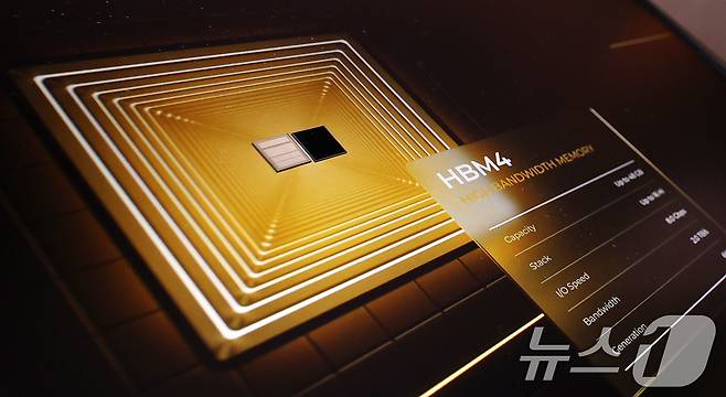 서울 강남구 코엑스에서 열린 제27회 반도체 대전(SEDEX 2025)에서 SK하이닉스 HBM4 실물이 공개되고 있다.2025.10.22/뉴스1 ⓒ News1 박지혜 기자