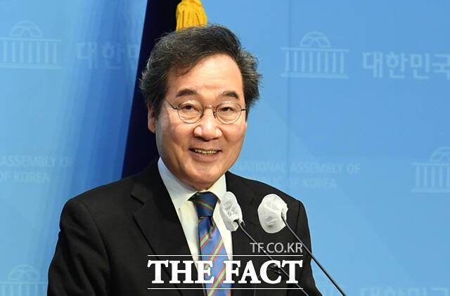 이낙연 전 국무총리는 3일 "이재명 대통령과 도널드 트럼프 대통령의 한미정상회담이 두 차례 있었다. 8월 25일과 10월 29일이다. 두 차례 모두 큰 흠결을 남겼다. 정상외교가 너무 거칠다"고 비판했다. /이새롬 기자
