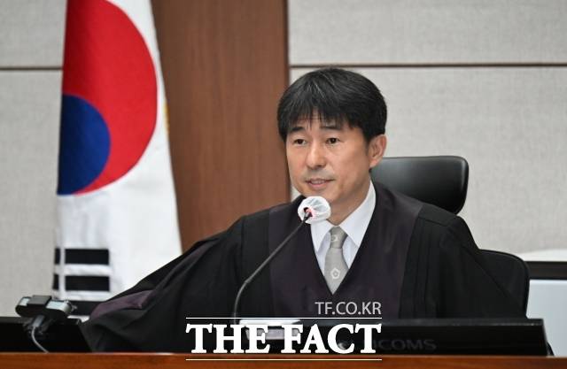 3일 윤 전 대통령의 내란 우두머리·직권남용권리행사 방해 혐의 공판을 진행한 서울중앙지법 형사합의25부의 지귀연 부장판사./사진공동취재단