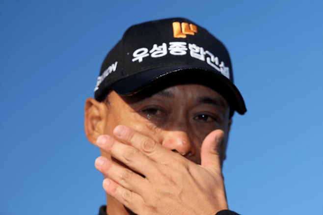 첫 우승의 감격에 김재호가 눈물을 쏟고 있다. KPGA 제공