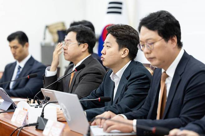 이준석 개혁신당 대표가 30일 서울 여의도 국회에서 열린 최고위원회의에서 모두발언하고 있다. (출처=뉴스1)