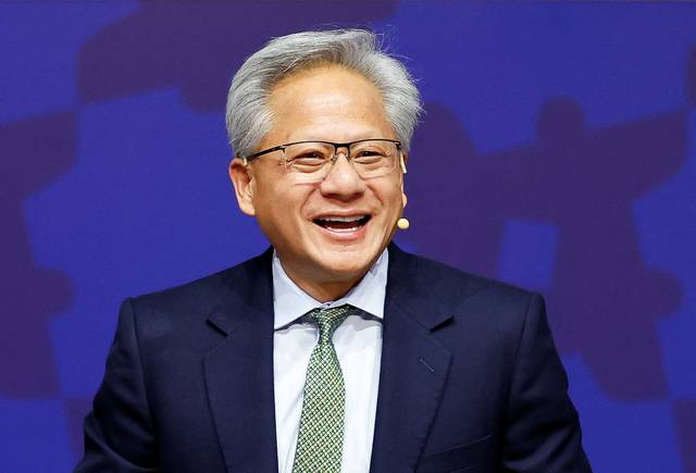 젠슨 황 엔비디아 CEO가 대한민국 경주에서 열린 2025 아시아태평양경제협력체(APEC) CEO 서밋에서 웃고 있다. [로이터=연합뉴스]