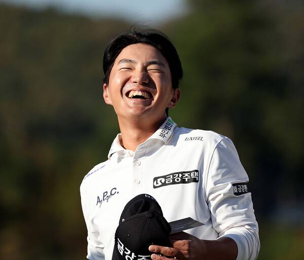 2025년 한국프로골프(KPGA) 투어 렉서스 마스터즈가 끝난 직후 제네시스 대상을 확정한 옥태훈 프로. 사진제공=KPGA (사진을 무단으로 사용하지 마십시오.)