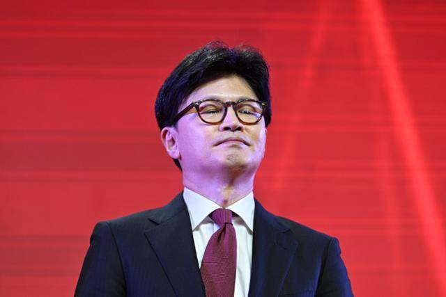 한동훈 전 국민의힘 대표가 5월 3일 경기 일산 킨텍스에서 열린 국민의힘 전당대회에서 당 대선 후보 경선에 탈락한 후 눈을 감고 있다. 하상윤 기자