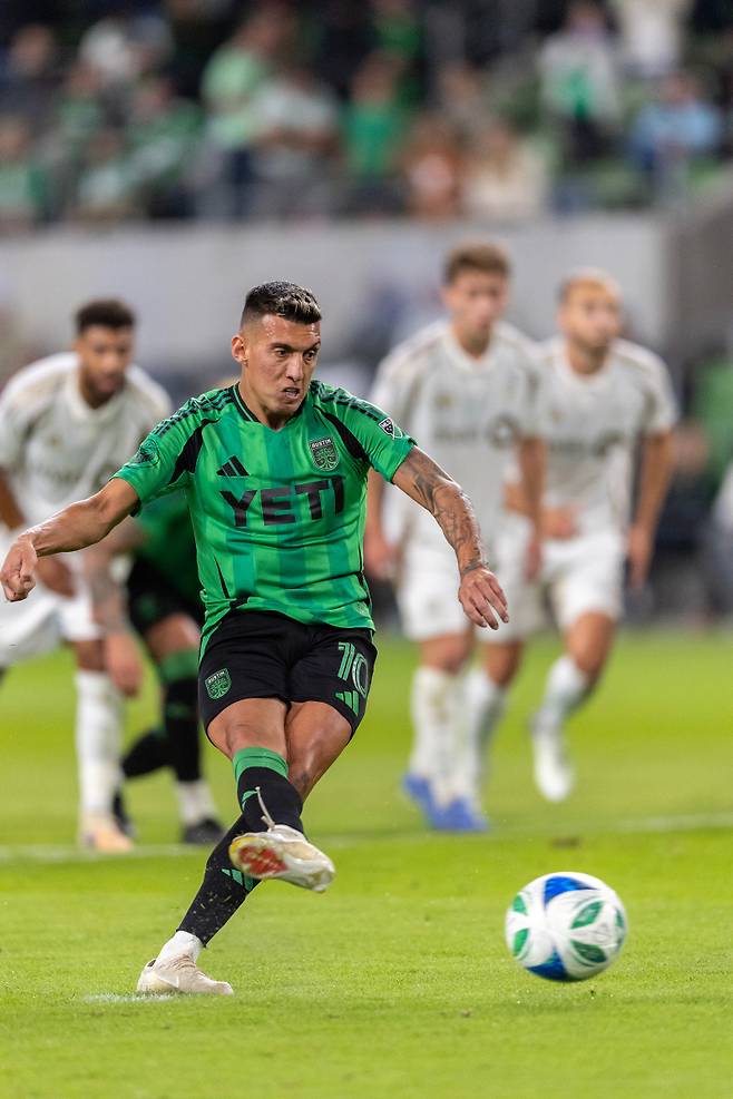 요리스와 페널티킥 대결에서 패한 뮈르토 우주니. 사진=AP 연합뉴스