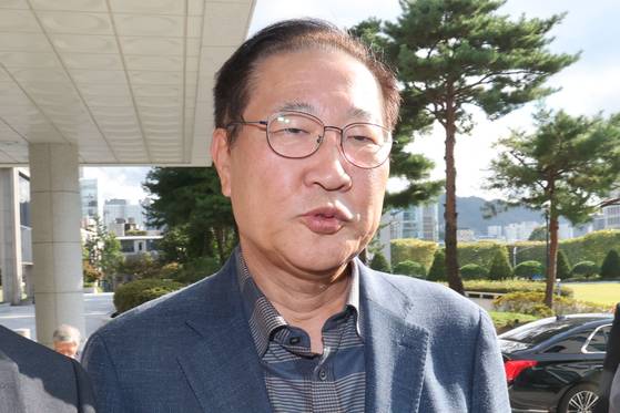 박성재 전 법무부 장관이 지난달 23일 구속영장 기각 이후 첫 조사를 받기 위해 서울 서초구 서울고등검찰청 내란 특검에 출석하고 있다. 특검은 박 전 장관이 지난해 12월 4일 휴대폰에 법무부가 작성한 검사 탄핵 소추 및 예산 삭감 관련 문건을 내려받은 기록을 확인했다. 뉴스1