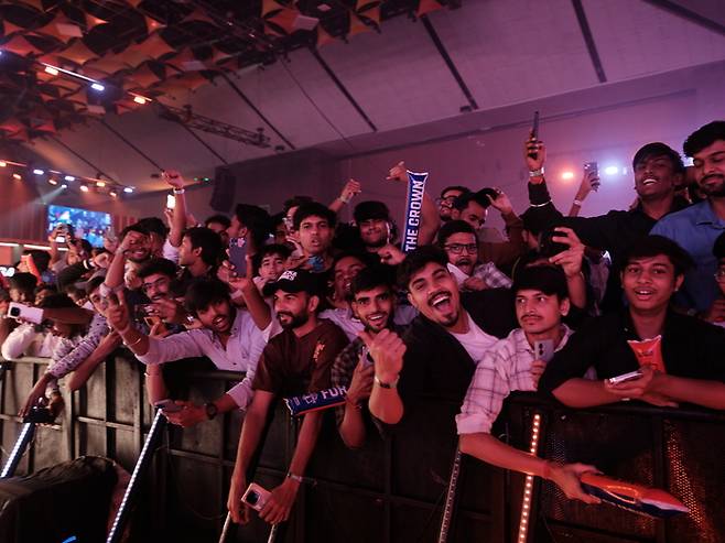 ‘BMIC 2025’ 경기장을 찾은 인도 관중들이 환호하고 있다. <크래프톤>