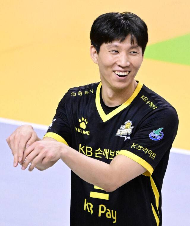 KB손해보험 황택의가 기뻐하고 있다 / 한국배구연맹(KOVO)