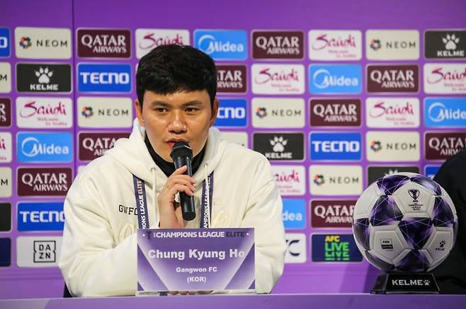 [서울=뉴시스] 프로축구 K리그1 강원FC의 정경호 감독. (사진=한국프로축구연맹 제공) *재판매 및 DB 금지