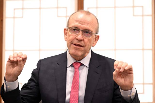 크리스 르베크 테라파워 최고경영자(CEO)가 지난달 31일 경주에서 서울경제신문과 인터뷰를 하고 있다. 경주=조태형 기자