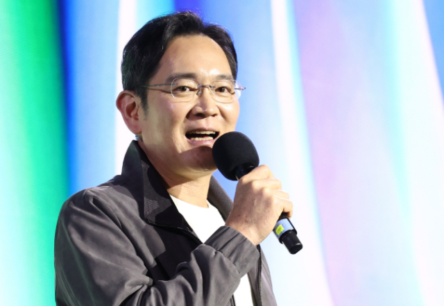 지난달 30일 이재용 삼성전자 회장이 30일 서울 코엑스에서 열린 엔비디아의 그래픽카드(GPU) ‘지포스’ 출시 25주년 행사에서 단상에 올라 발언하고 있다. 공동취재단