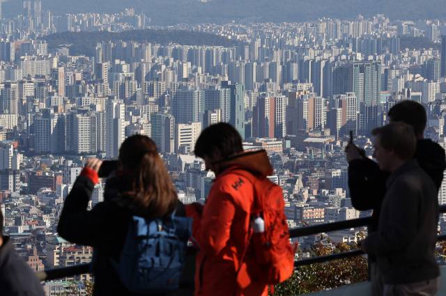 남산에서 바라본 서울시내 아파트 단지. 연합뉴스
