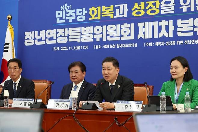 김병기 더불어민주당 원내대표가 3일 서울 여의도 국회에서 열린 정년연장특별위원회 제1차 본위원회의에서 발언하고 있다. ⓒ연합뉴스