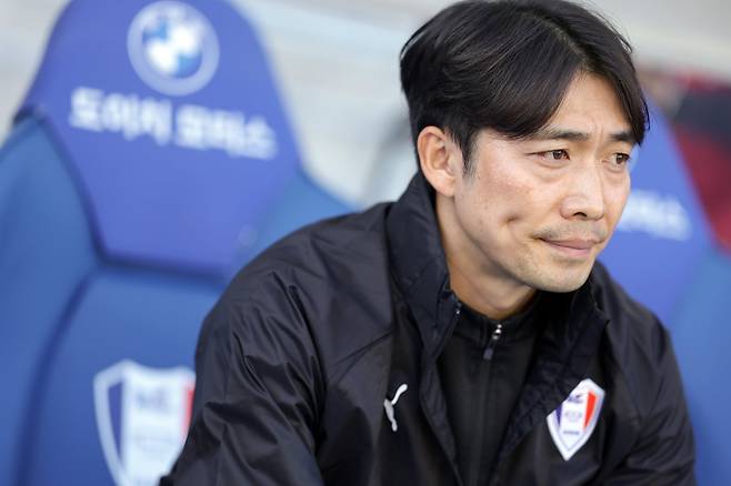 수원은 1일 수원월드컵경기장에서 열린 충북청주 K리그2 36라운드 홈경기에서 2-0으로 이겨 승강 PO행 티켓을 획득했다. 다음달 4일과 7일에 열릴 K리그1 11위와 홈&어웨이로 승강 PO를 치러 2년만의 K리그1 승격에 도전한다. 변성환 수원 감독(사진)은 승강 PO를 앞두고 남은 기간 수비력 보완에 집중할 계획이다. 사진제공│한국프로축구연맹