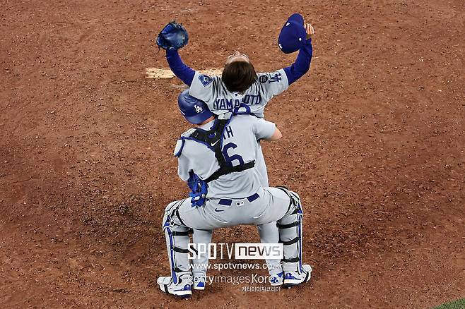 ▲ 7차전 승리에 크게 공헌한 야마모토 요시노부와 윌 스미스