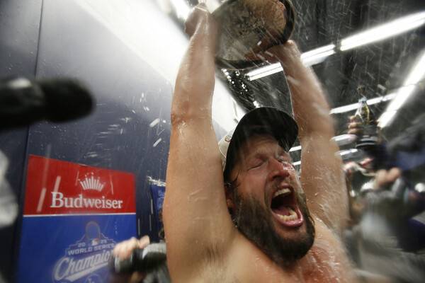 ▲ LA다저스 투수 클레이튼 커쇼. 월드시리즈 우승으로 은퇴에 마침표를 찍었다. ⓒ연합뉴스/AP/REUTERS