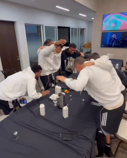 ▲ 손흥민은 LA 연고지 팀들의 승리에 자신도 모르게 동참하며, 축구뿐 아니라 스포츠 팬으로서의 면모까지 뽐냈다. 다저스타디움의 핫도그에 매료돼 월드시리즈 우승을 기뻐한 손흥민은 MLS컵 우승으로 LA 스포츠의 황금기를 만들 각오다. ⓒ LAFC