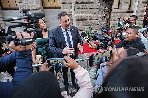 지난해 7월 당시 존 스틴헤이즌 남아공 민주동맹(DA) 대표 겸 농업부 장관 [EPA 연합뉴스 자료사진. 재판매 및 DB 금지]