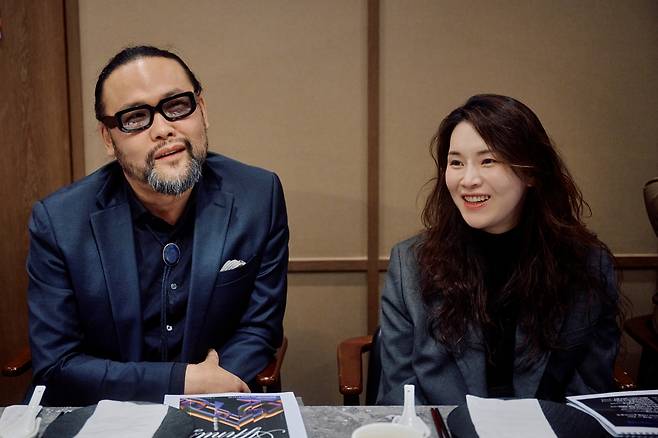 2025 포항국제음악제 라운드 테이블 포항국제음악제 예술감독 박유신 첼리스트(오른쪽)와 음악제에서 공연하는 바리톤 사무엘 윤이 3일 서울 중구의 한 식당에서 열린 라운드 테이블에서 말하고 있다. 2025.11.03. [포항문화재단 제공. 재판매 및 DB금지]