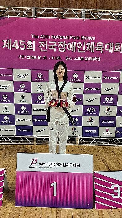 한다영(한국전력공사)이 제45회 전국장애인체전 태권도 여자 겨루기 -57kg DB(청각장애)종목에서 금메달을 획득했다. 광주시장애인체육회 제공