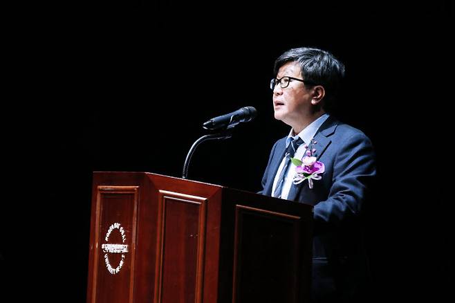 편장완 제10대 한국예술종합학교 총장이 4일 오후 한예종 석관캠퍼스에서 열린 취임식 단상에 올라 취임사를 밝히고 있다. (사진=한예종).