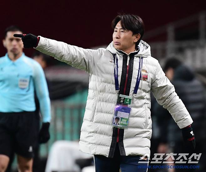 4일 서울월드컵경기장에서 열린 아시아축구연맹(AFC) 챔피언스리그 엘리트(ACL) 4차전 FC 서울과 청두 룽청의 경기. FC 서울 김기동 감독. 상암=송정헌 기자songs@sportschosun.com/2025.11.04/