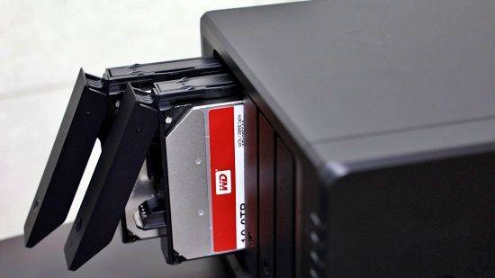 웨스턴디지털은 2020년 초 NAS 특화 레드(Red) 일부 제품군에 SMR 방식을 적용했다 집단 소송에 직면하기도 했다. (사진=지디넷코리아)