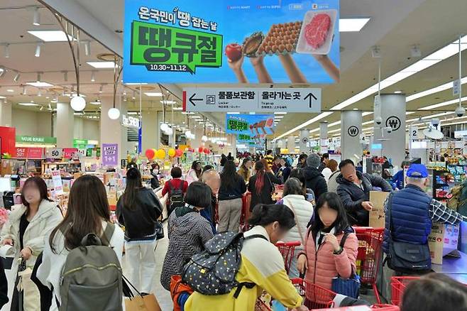 서울특별시 중구에 위치한 롯데마트 제타플렉스 서울역점 땡큐절 행사 전경.ⓒ롯데마트